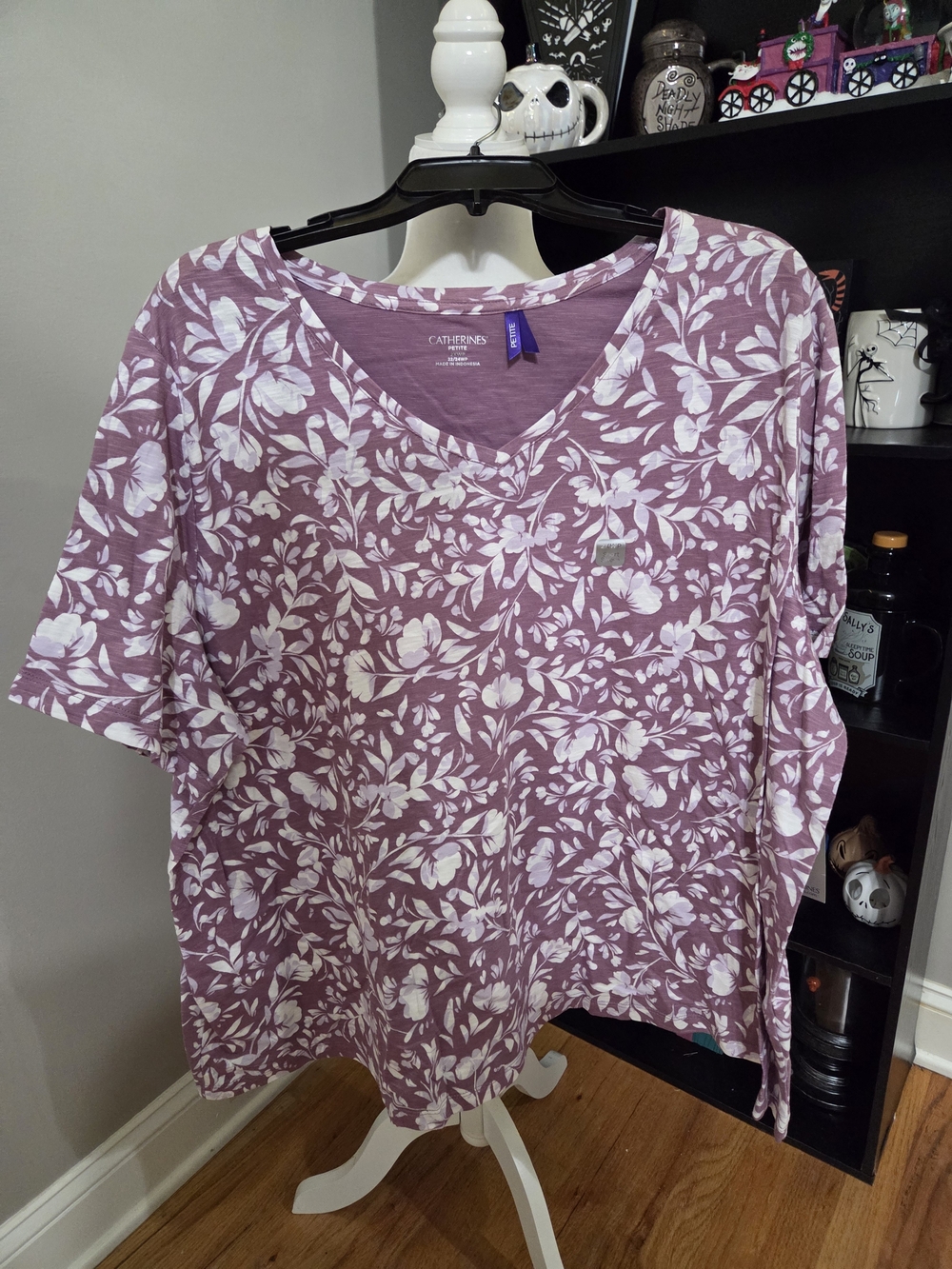 Catherines Mauve Floral V‑Neck Short Sleeve Top